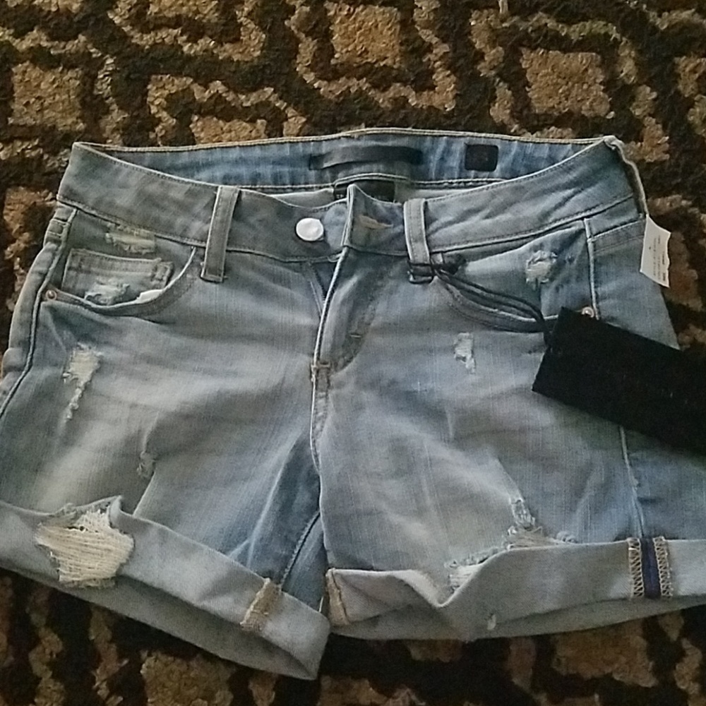 Wash riped jean shorts